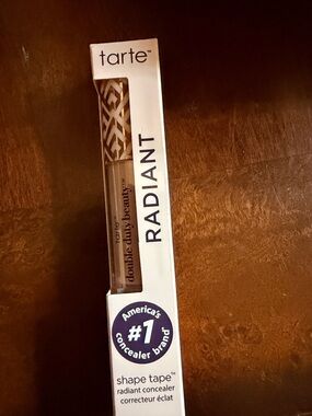 tarte Radiant Shape Tape Concealer mini - shade 22B light beige